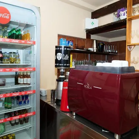 Hostel Lav & Cafe